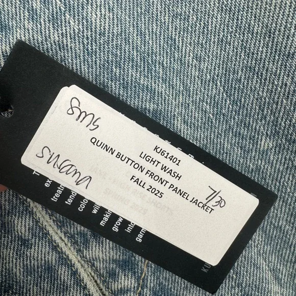 KUT from the Kloth Quinn Button Front Panel Jacket Light Wash Denim  Small - Picture 4 of 6